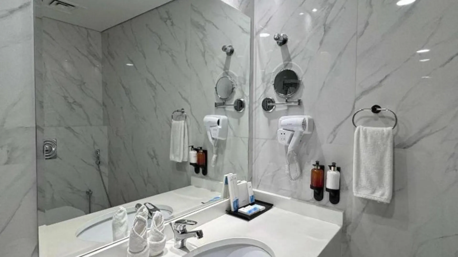 Dancenter Prime Sheikh Zayed Road Luxury Difc Hotel Dubai United Arab Emirates